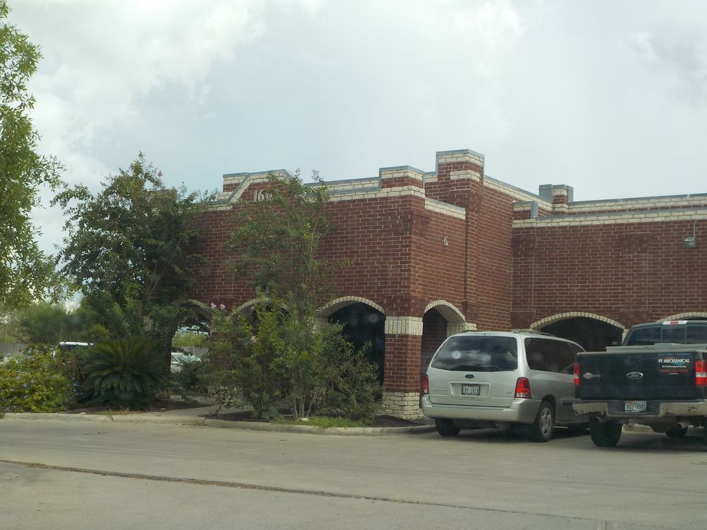 Tejon Plaza: 1601 Alton Gloor , Brownsville, TX 78526